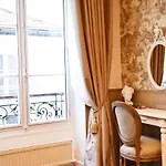 Le Triomphe Elysees *
