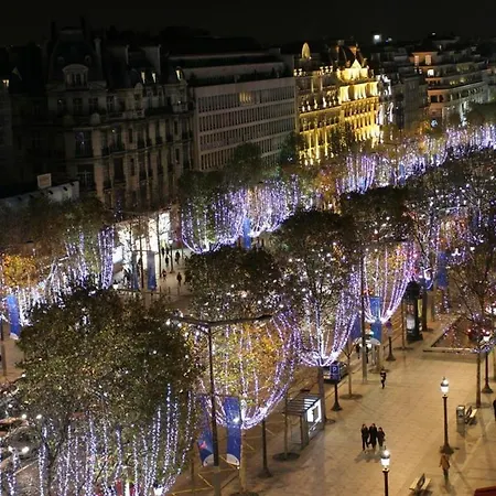 Le Triomphe Elysees * Paris
