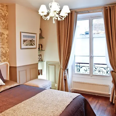 Le Triomphe Elysees * باريس