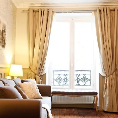 Le Triomphe Elysees Paris