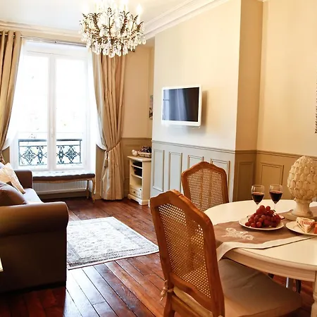 Le Triomphe Elysees * Paris